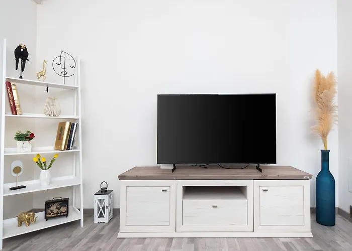 House Runaway * Unesic