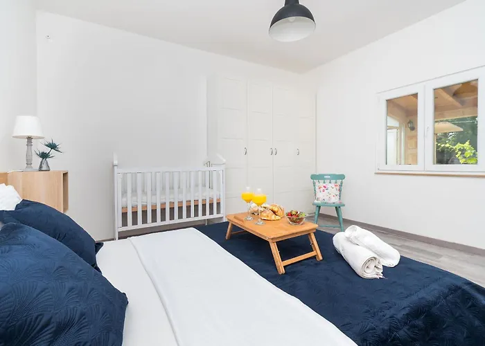 House Runaway * Unesic