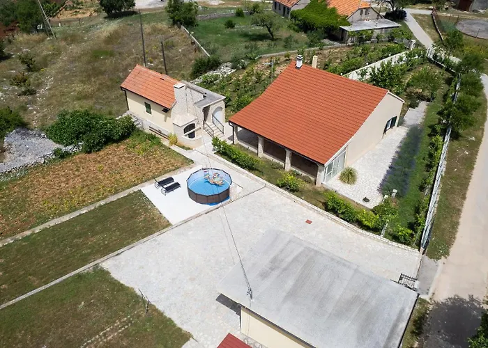 House Runaway Unesic