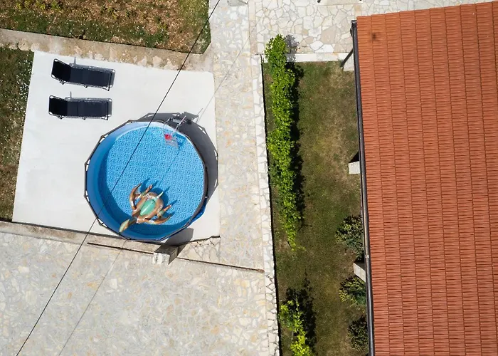 House Runaway * Unesic